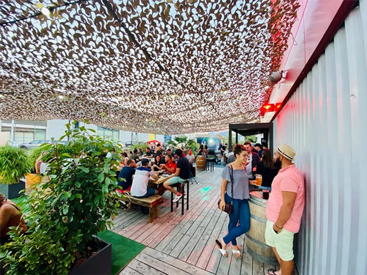 Chambery_terrasse_clients_25babde464