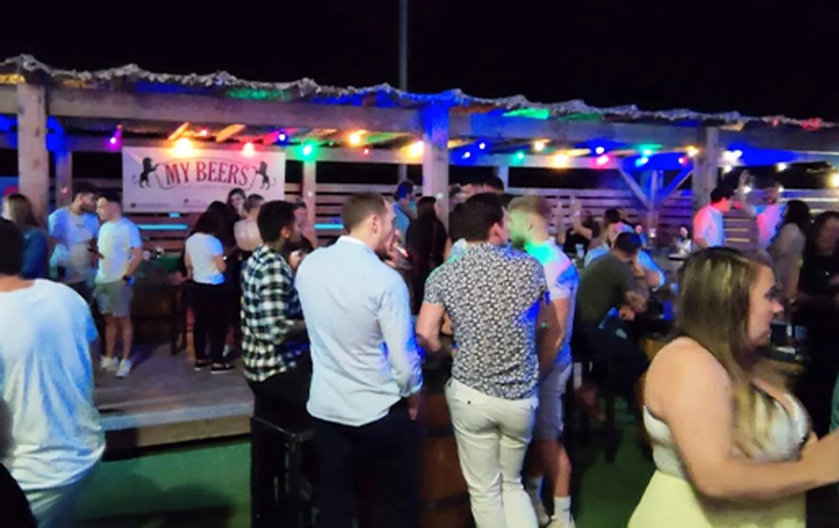 Clients_terrasse_roquebrune_nuit_9f6f26fb13