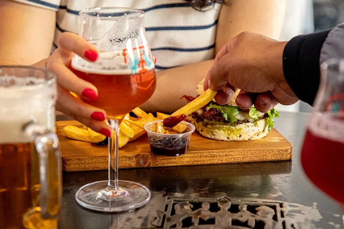Food_convivial_frite_burger_partage_500pxhauteur_435c901139 (1)