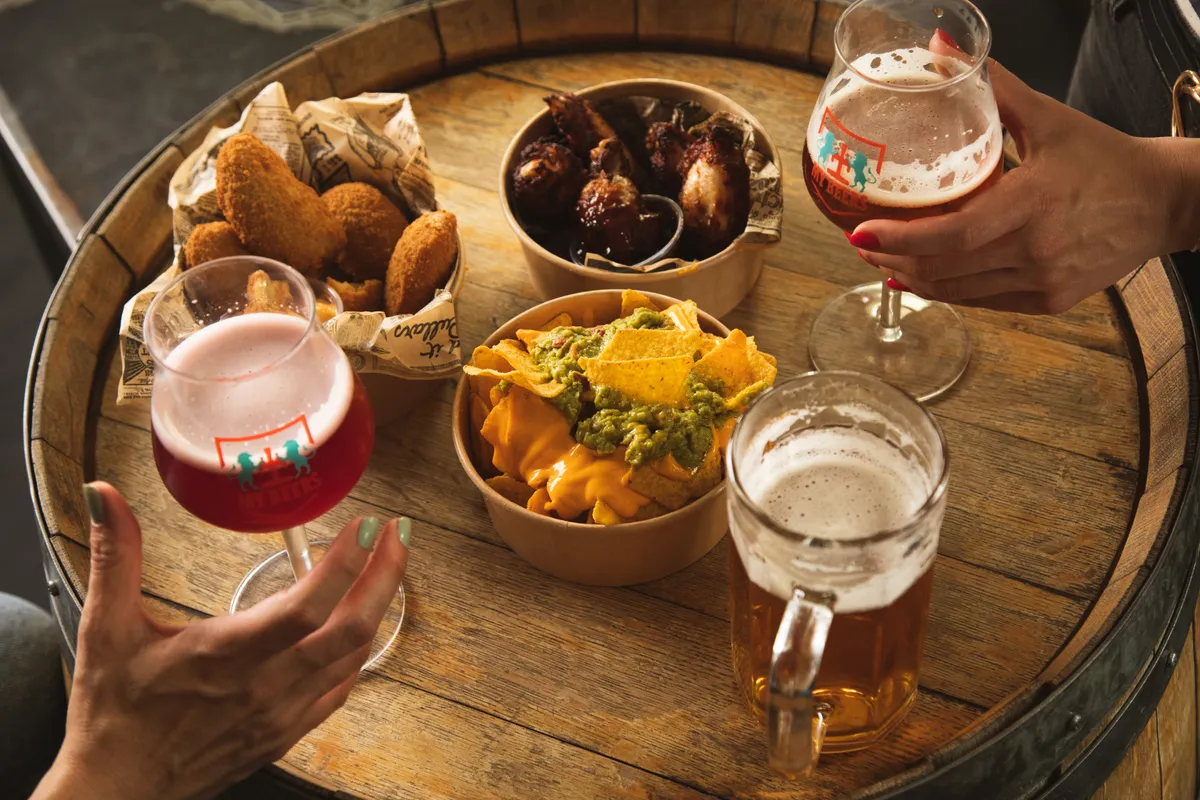Food_partage_convivial_bieres_finger_a20d6c89ed (1)