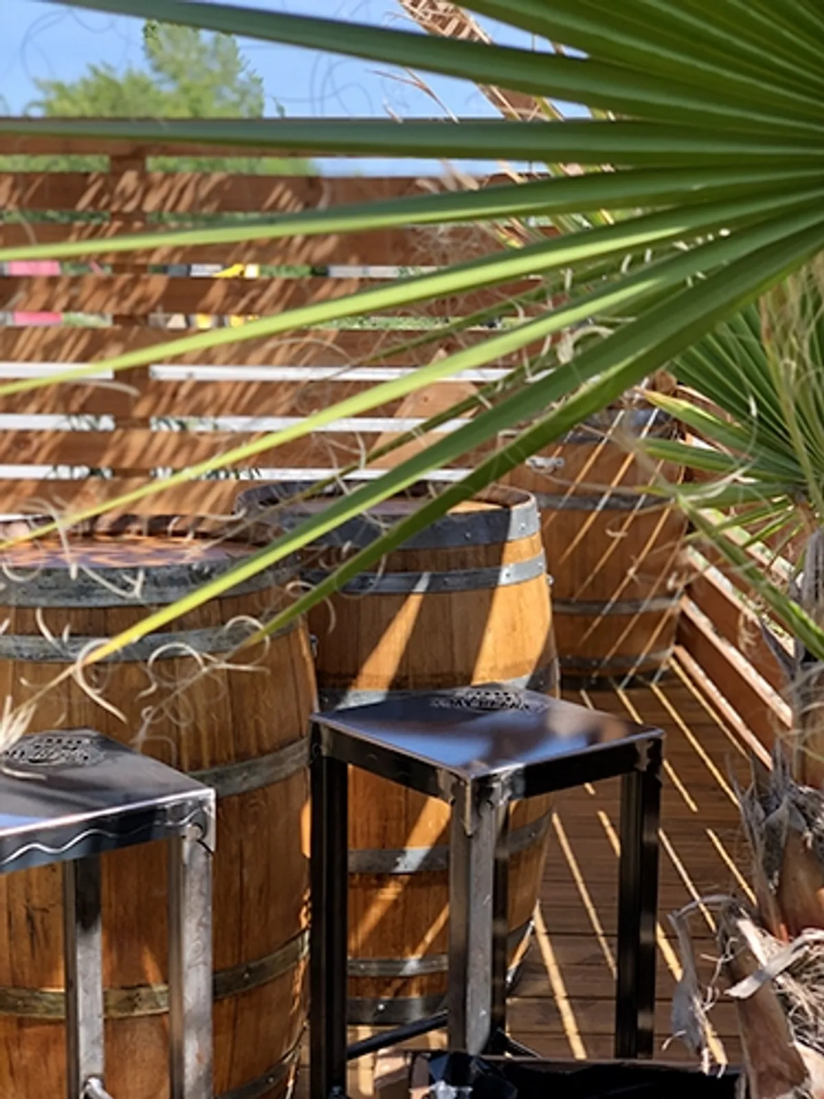 Mobilier_tonneaux_tabourets_Roquebrune_1_8477a1bfaf