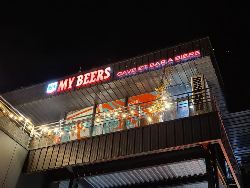 Enseigne du My Beers Agen la nuit